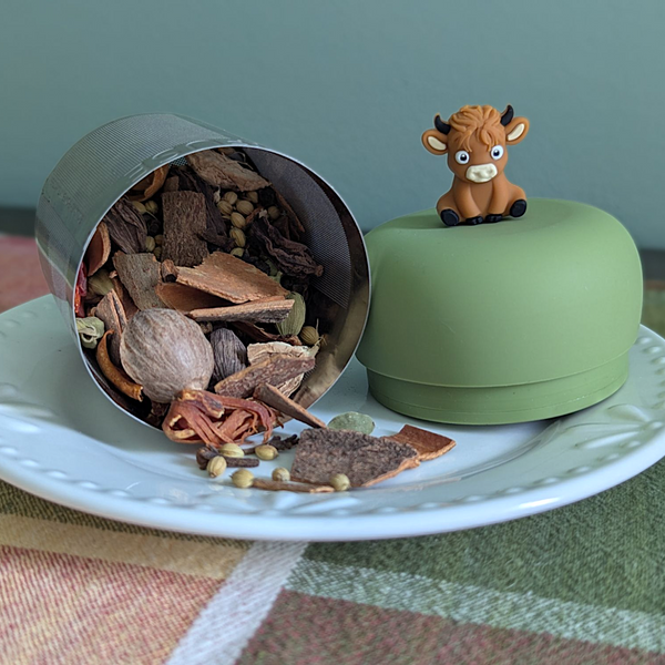 Baby Highland Cow | Large Tea Infuser | Green Base | Brown